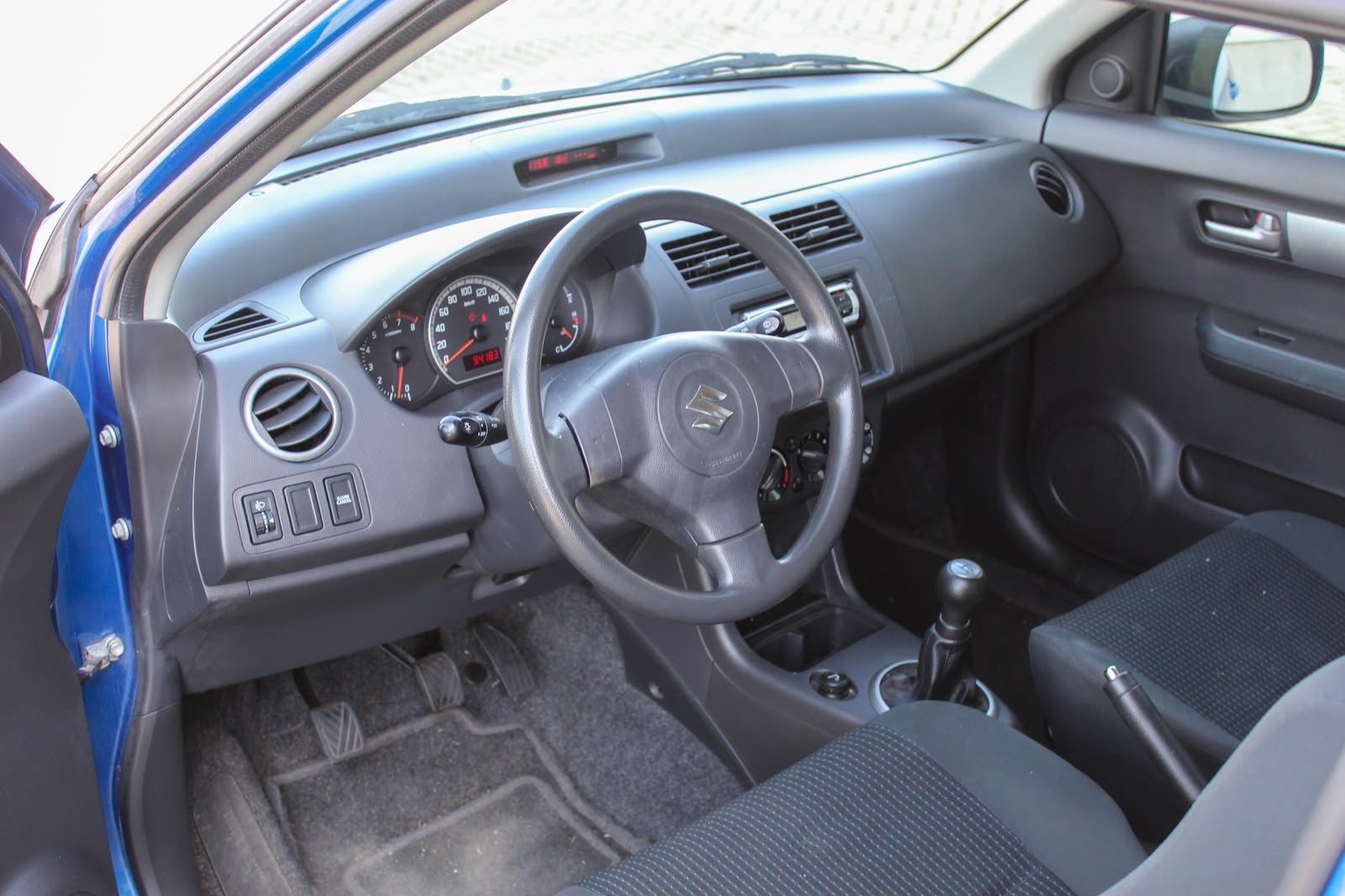 Suzuki Swift foto 8